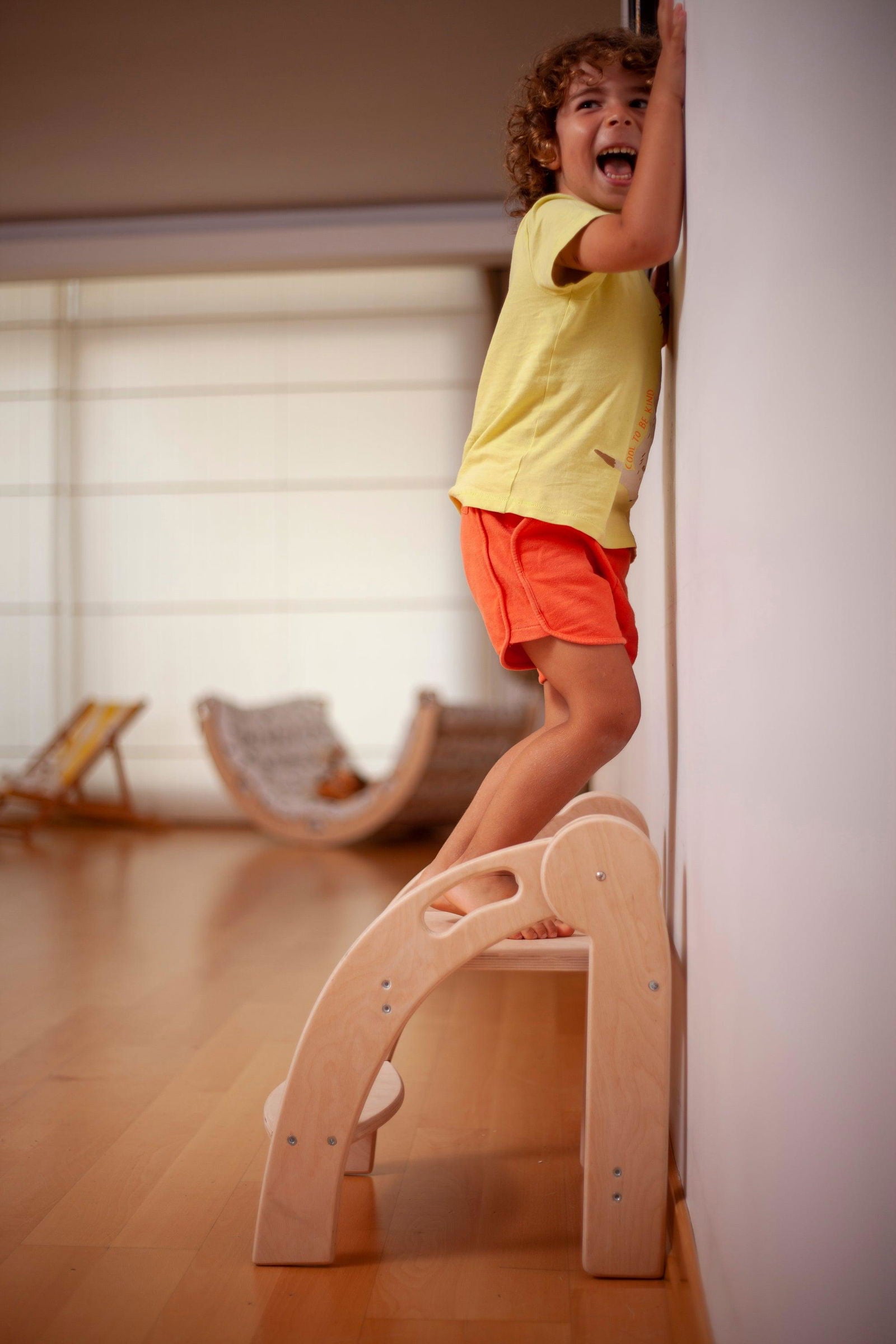 Foldable Montessori Step Stool - Giggle Tots